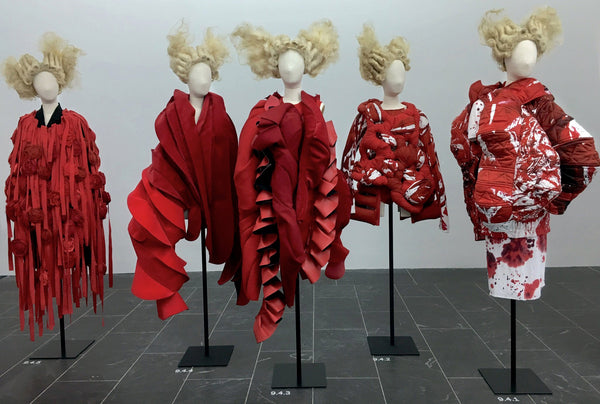 COMME DES GARÇONS – Rei Kawakubo, entre Deux Mondes