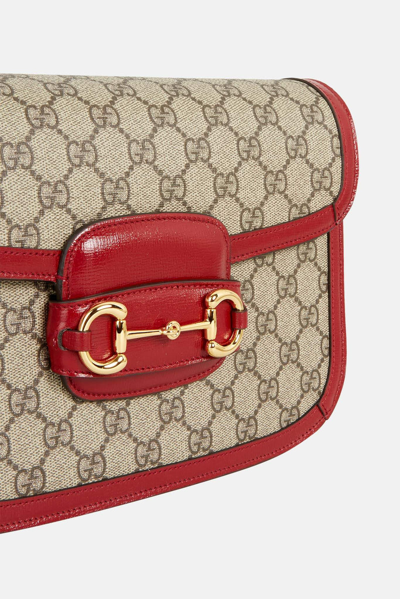 Sac porté épaule beige avec finitions rouges Gucci