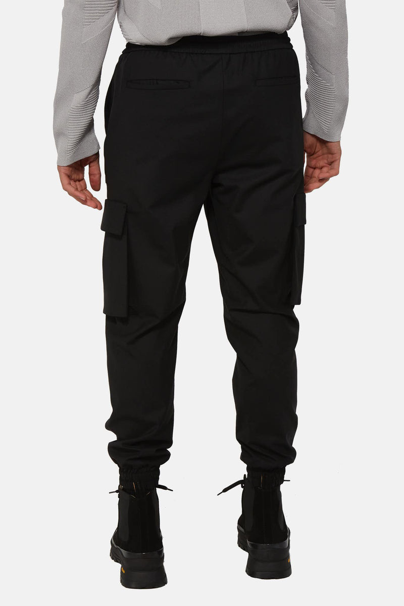 Pantalon cargo fuselé en noir Juun.J