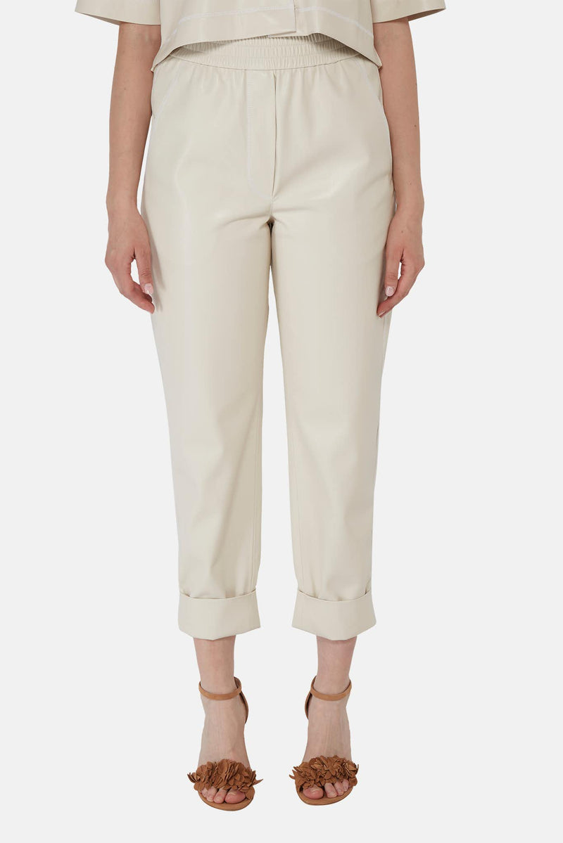 Pantalon décontracté en cuir synthétique beige  Nanushka