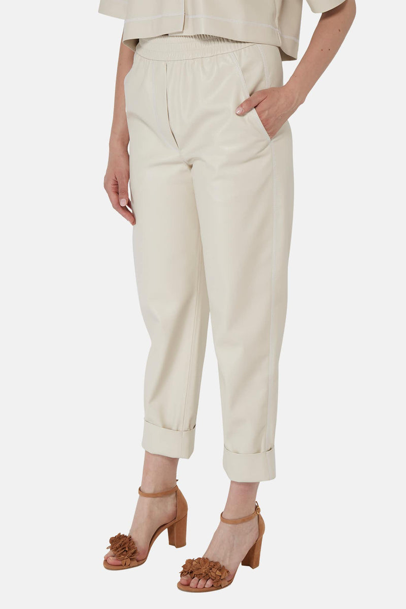 Pantalon décontracté en cuir synthétique beige  Nanushka