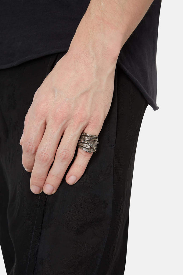 Bague en argent et dimants noirs "Criss Cross Stone" Tobias Wistisen